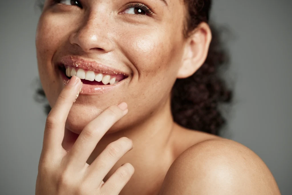 how to use lip scrub